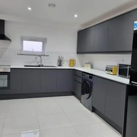 Get Lost In Cumbria. 2 Bed With Parking In Village Daire