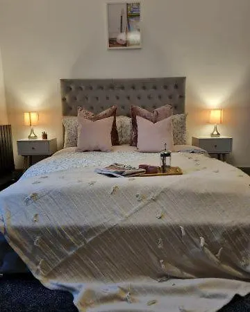 Get Lost In Cumbria. 2 Bed With Parking In Village 아파트 *